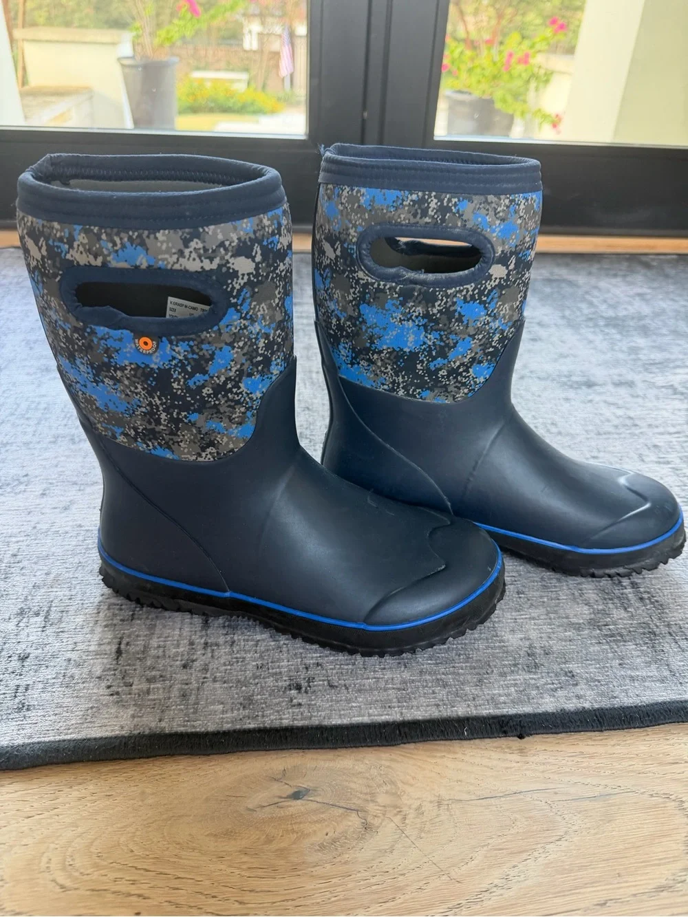 Bogs Grasp Mid Camo Waterproof Boots Blue Black Youth Size 6